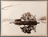 6g516 UNKNOWN POSTER 19x24 German special poster 1980s serene scene of cabin on lake!