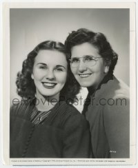6h263 DEANNA DURBIN 8.25x10 still 1940 smiling portrait with her mother on Mother's Day!