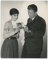 6h277 DIARY OF ANNE FRANK candid 8.25x10 still 1959 Millie Perkins & George Stevens read the book!