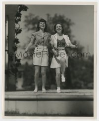 6h380 GLORIA DEHAVEN/RITA QUIGLEY deluxe 8x10 still 1940 young starlets jumping rope for exercise!