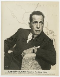 6h437 HUMPHREY BOGART 8x10.25 still 1940s seated Warner Bros. portrait in suit & tie by map!