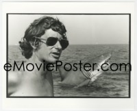 6h001 JAWS deluxe candid 8x10 file photo 1975 Steven Spielberg with sunglasses by Bruce in water!