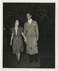 6h550 LESLIE HOWARD 8x10 still 1937 walking with daughter making It's Love I'm After by Bert Six!