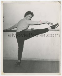 6h667 NATALIE WOOD 8.25x10 still 1956 stretching before ballet lessons by Jack Albin, Searchers!