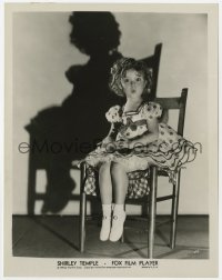6h819 SHIRLEY TEMPLE 8x10.25 still 1934 seated portrait casting a big shadow from Stand Up and Cheer