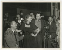 6h867 SWING SHIFT MAISIE candid deluxe 8x10 still 1943 Ann Sothern with director & cameraman on set!
