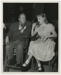 6h925 TOO YOUNG TO KISS candid 8.25x10 still 1951 director Leonard watches June Allyson w/lollipop!