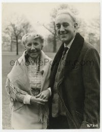6h534 LADYKILLERS candid English 7.5x9.5 still 1955 Alec Guinness & Katie Johnson between scenes!