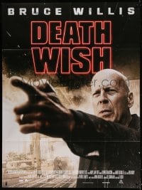 6k613 DEATH WISH French 1p 2018 super close up of Bruce Willis pointing at his target!