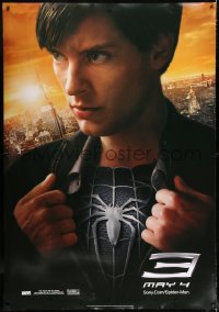 7d203 SPIDER-MAN 3 bus stop 2007 Sam Raimi, Tobey Maguire revealing black costume!