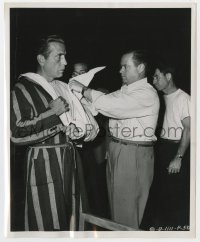 7f294 DEAD RECKONING candid 8x10 still 1947 Humphrey Bogart made up to look like he had an accident!