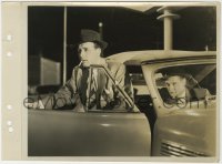 7f305 DEVIL THUMBS A RIDE 8x11 key book still 1947 Lawrence Tierney & Ted North waiting for cop!