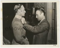 7f418 GONE WITH THE WIND candid 8.25x10 still 1939 costume head adjusts Leslie Howard's clothes!