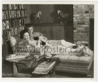 7f540 JEAN SIMMONS/STEWART GRANGER 8x10 key book still 1955 husband & wife with dogs at home!