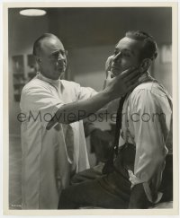 7f713 NOCTURNE 8.25x10 still 1946 doctor Harry Harvey examining George Raft by Hendrickson!