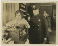 7f748 PITFALLS OF A BIG CITY 8x10.25 still 1919 Gladys Brockwell about to be caught by police!