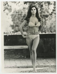 7f766 RAQUEL WELCH 7.25x9.5 still 1960s full-length in sexiest bikini that barely covers her!