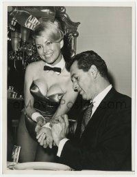 7f793 ROCK HUDSON 7x9 news photo 1962 signing his autograph on sexy Playboy bunny's wristband!