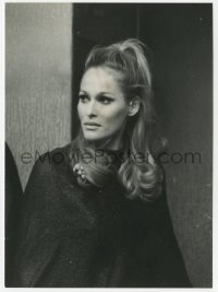 7f949 URSULA ANDRESS English 6.5x9 news photo 1966 arriving at a movie premiere in black cloak!