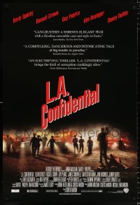 7k746 L.A. CONFIDENTIAL DS 1sh 1997 Basinger, Spacey, Crowe, Pearce, police arrive in film's climax!