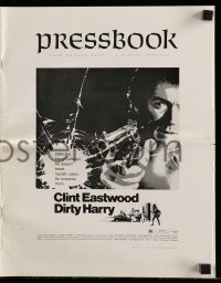 7s177 DIRTY HARRY pressbook 1971 great c/u of Clint Eastwood pointing gun, Don Siegel crime classic