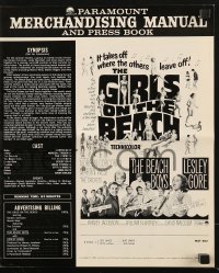 7s237 GIRLS ON THE BEACH pressbook 1965 Beach Boys, Lesley Gore, LOTS of sexy babes in bikinis!