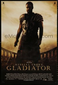 7z637 GLADIATOR DS 1sh 2000 Ridley Scott, cool image of Russell Crowe in the Coliseum!