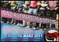 7z403 NAZI AUF MARSCHE BLOCKIEREN 17x24 German special poster 2011 Antifa members lock arms!