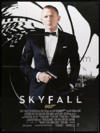 8b920 SKYFALL French 1p 2012 great image of Daniel Craig as James Bond in tuxedo with gun in hand!