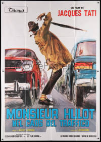 8b076 TRAFFIC Italian 2p 1973 Ciriello art of Jacques Tati as Mr. Hulot between cars on road!