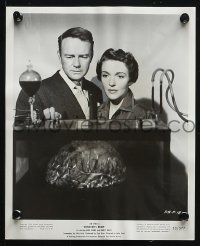 8c945 DONOVAN'S BRAIN 2 8x10 stills 1953 great image of Lew Ayres & Nancy Davis, sci-fi candid!