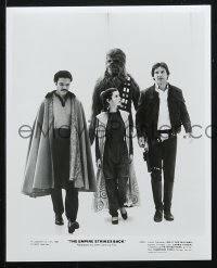8c949 EMPIRE STRIKES BACK 2 8x10 stills 1980 cast & candid George Lucas w/ Kershner, Kurtz, Kasdan!