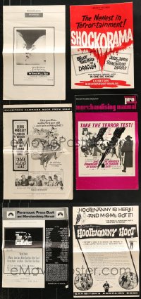8d249 LOT OF 6 CUT PRESSBOOKS 1960s-1970s advertising for a variety of movies!