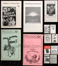 8d238 LOT OF 13 UNCUT PRESSBOOKS 1960s-1970s advertising for a variety of different movies!