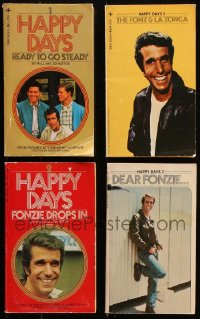 8d499 LOT OF 4 HAPPY DAYS PAPERBACK BOOKS 1970s all with Fonzie on the covers!