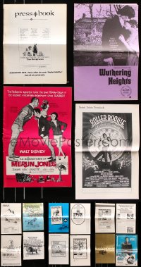 8d234 LOT OF 16 UNCUT PRESSBOOKS 1950s-1970s advertising for a variety of different movies!