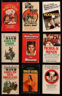 8d456 LOT OF 9 TV PAPERBACK BOOKS 1970s Mork & Mindy, Brady Bunch, Waltons, MASH & more!