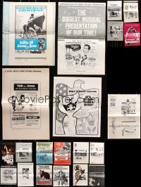 8d228 LOT OF 21 UNCUT PRESSBOOKS 1960s-1970s advertising for a variety of different movies!