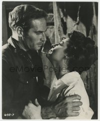 8g074 55 DAYS AT PEKING 8x10 still 1963 close up of Charlton Heston & Ava Gardner, Nicholas Ray!