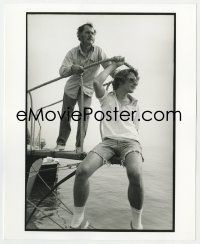 8g048 JAWS deluxe candid 8x10 file photo 1975 Steven Spielberg & Robert Shaw on boat by Goldman!