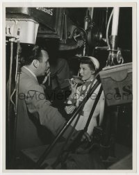 8g500 KEY TO THE CITY candid deluxe 8x10.25 still 1950 Loretta Young w/coffee & director on set!