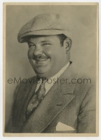 8g670 OLIVER HARDY deluxe 5x7 still 1920s head & shoulders smiling portrait in suit, tie & cap!