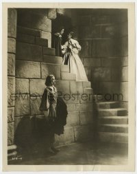 8g724 QUEEN CHRISTINA 8x10.25 still 1933 Greta Garbo eavesdrops on Gilbert & Young on stairs!
