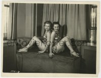 8g786 ROSEMARY LANE/PRISCILLA LANE 8x10.25 still 1930s portrait of the sisters in matching outfits!