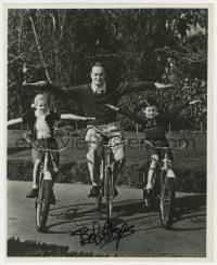 8p074 BOB HOPE signed 11.25x14 still 1950s on bicycles with his kids without using their hands!