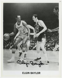 8p449 ELGIN BAYLOR signed 8x10 publicity still 1970s the Los Angeles Lakers basketball superstar!