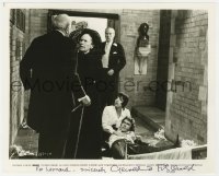 8p473 GERALDINE FITZGERALD signed 8x10 still 1981 with Liza Minnelli & Dudley Moore in Arthur!