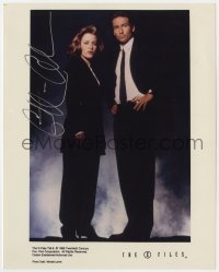 8p360 GILLIAN ANDERSON signed TV color 8x10 still 1996 as Agent Dana Scully w/ Duchovny in X-Files!