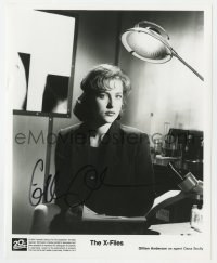 8p474 GILLIAN ANDERSON signed TV 8x10 still 1994 close portrait as Agent Dana Scully in The X-Files!