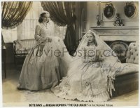 8p582 MIRIAM HOPKINS signed 7.5x9.5 still 1939 in wedding dress with Bette Davis in The Old Maid!